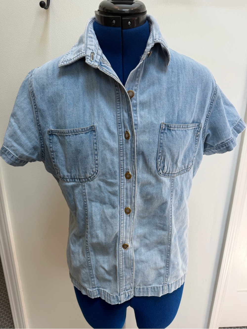 Vintage Bill Blass Light Wash Denim Button-Up Shirt Size Medium
